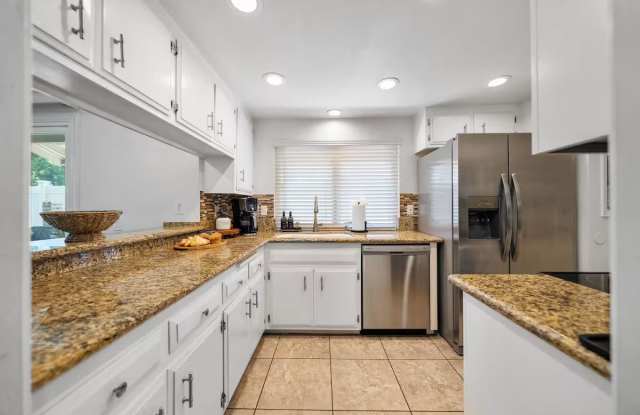 2718 Nectarine Avenue