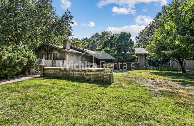 Beautiful 2,961 Sqft home in a Great Neighborhood!!