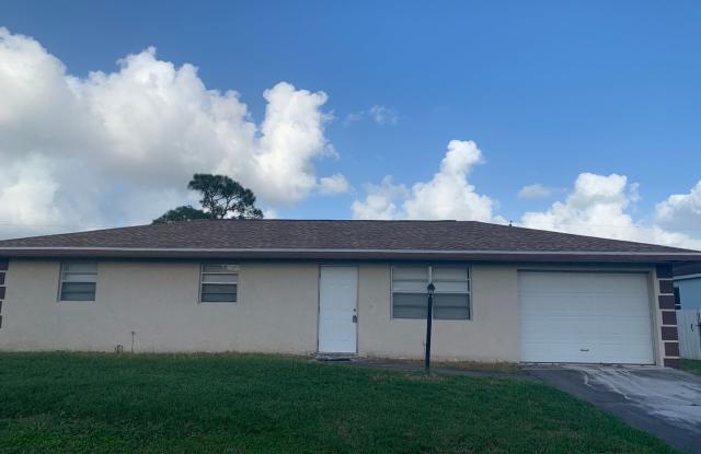 RENTAL HOME IN THE FLORESTA AREA 2 BEDROOM 2 BATH SINGLE CAR GARAGE