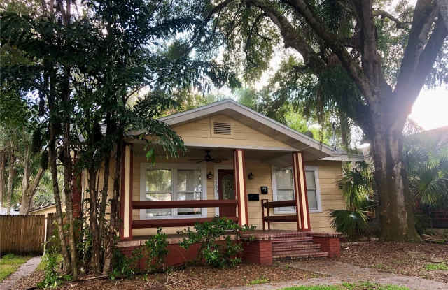 1209 E COMANCHE AVENUE