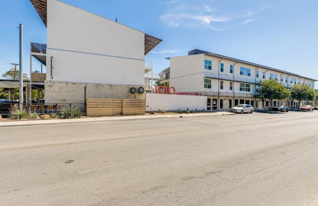 1010 S. Flores St