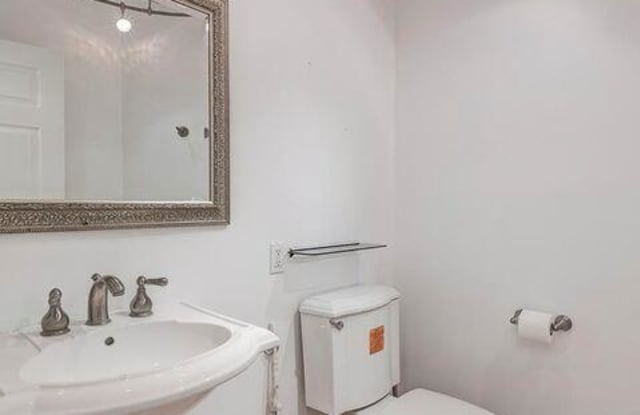 5049 Hesperia Avenue