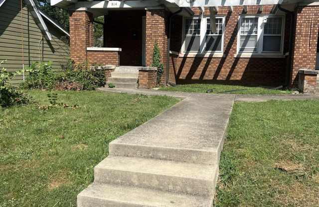 Photo of 814 N Washington Street