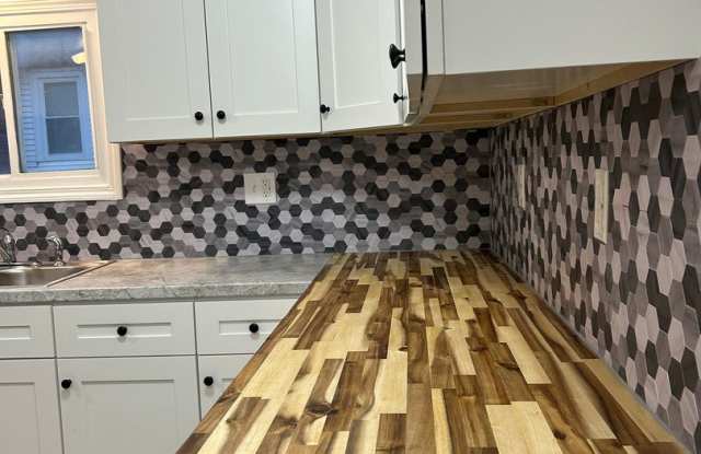 Large 4 bedroom+ . Oswego home, Breitbeck Park Area!!