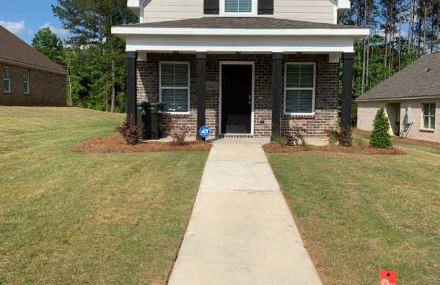 Oak Creek Neighborhood - 1960 Armistead Lane – Auburn, AL 36830 | 3 Bed / 2.5 Bath