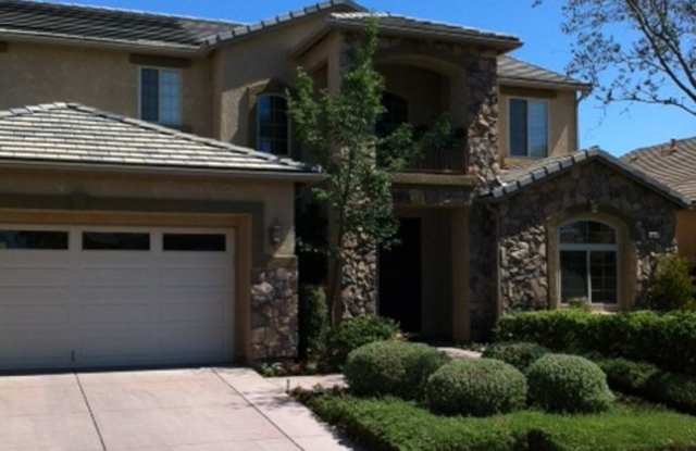 6640 W Celeste