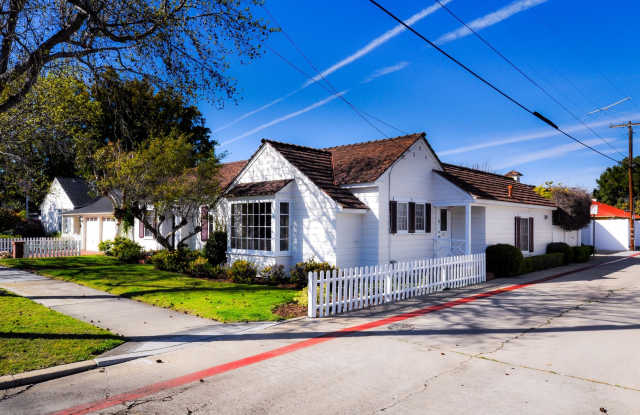 Beautiful 4 bedroom, 3 bath house. Available end of March. Long Term Unfurnished Rental!