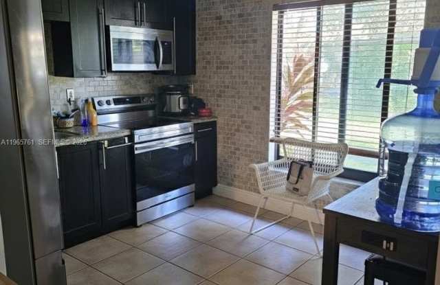 7509 SW 26TH CT #5 DAVIE, FL 33314