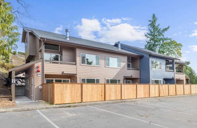 1 BD 1 BA, beautiful rebuilt condo in convenient South Seattle location