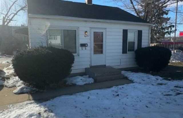 COMING SOON-2 Bedroom 1 Bathroom Home-1655 32nd St NE