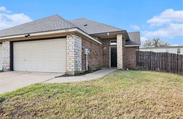 Photo of Discover your new home in this spacious 3-bedroom, 2-bath duplex located in the charming city of Weatherford, TX.