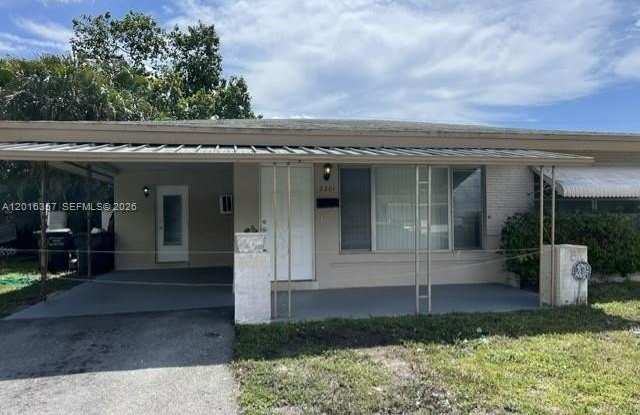 2201 N 57th Ave