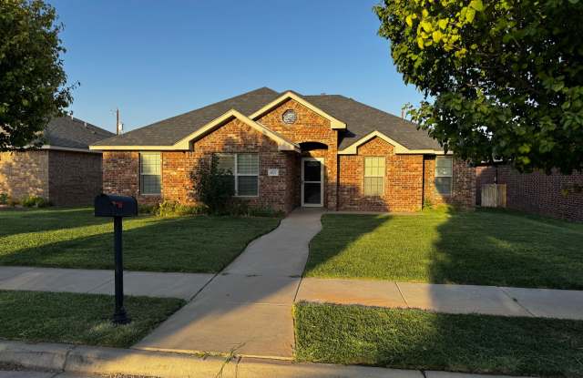 Located in Tradewinds! 3/2/2