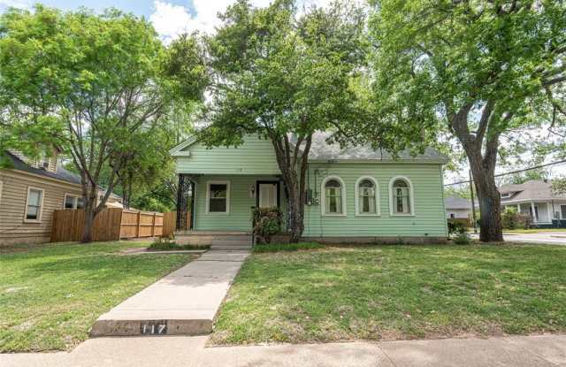 117 W Lee Avenue
