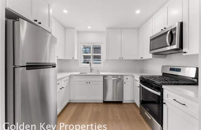 Beautifully remodeled apartment in South Oceanside just a few blocks from the beach!