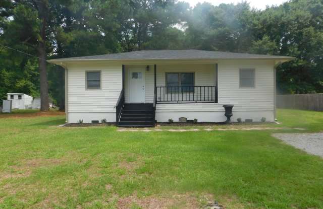 1916 Evans Street in the Community of Pembroke. ACCEPTS SECTION 8!