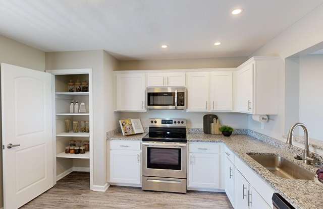 Fairfield Lakes Townhouses