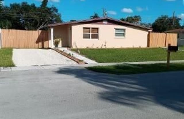 3910 SW 59th Ter - 3910 Southwest 59th Terrace, Davie, FL 33314