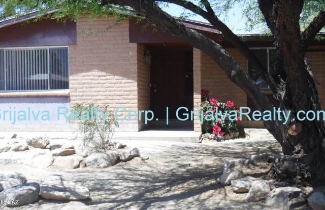 7921 N Casimir Pulaski Avenue - 7921 North Casimir Pulaski Avenue, Casas Adobes, AZ 85741