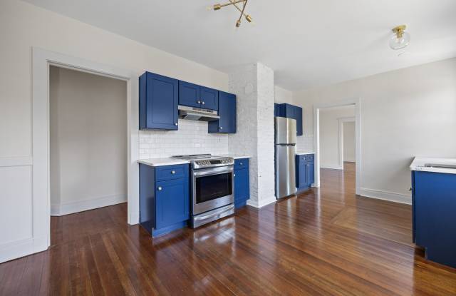 852 Farmington Avenue