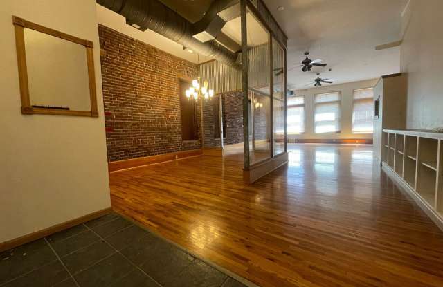 Photo of Studio-loft style downtown apartment! 1 bath, 1400 sqft! 313 Park Central E, Unit 201 in Springfield MO.