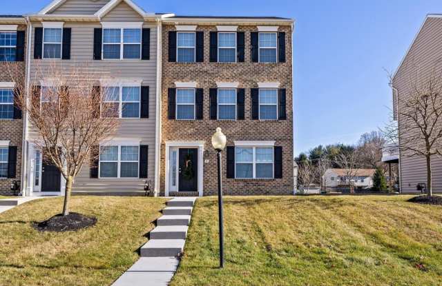 39 NITTANY CT - 39 Nittany Court, York County, PA 17331