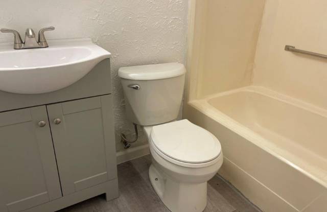 1 bed downstairs unit with courtyard, laundry access,brand new appliances, paint and flooring, includes all utilities up to 200 monthly