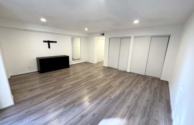 2700 Cahuenga Boulevard - 1Apt 1205