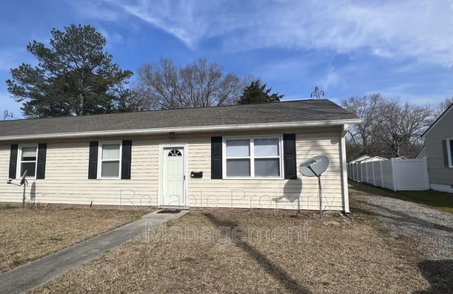 705 Hare Street - 705 Hare Street, Selma, NC 27576