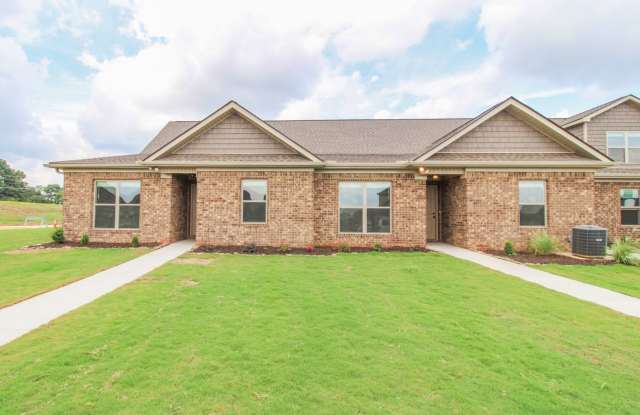 One Level Townhome - One Car Garage - Close to downtown Athens!