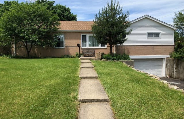 880 Clarendon Street - 880 Clarendon Street, Hoffman Estates, IL 60169