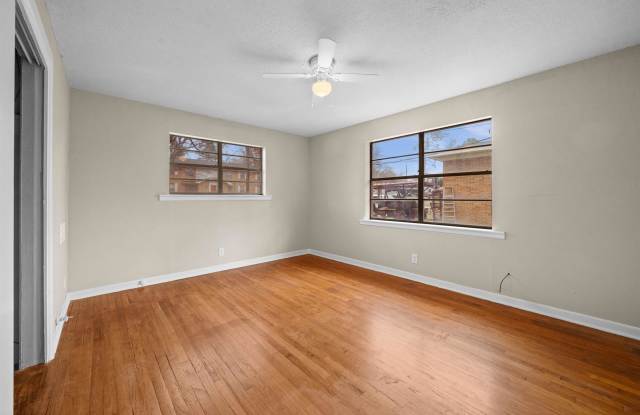 1522 North Ross Avenue