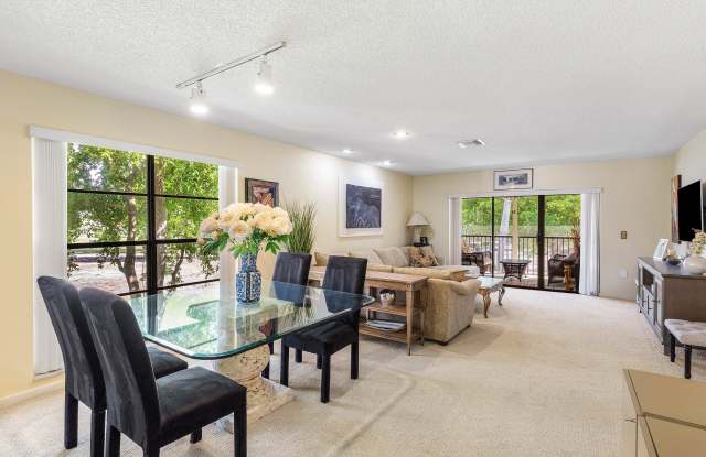 29 Stratford Lane W