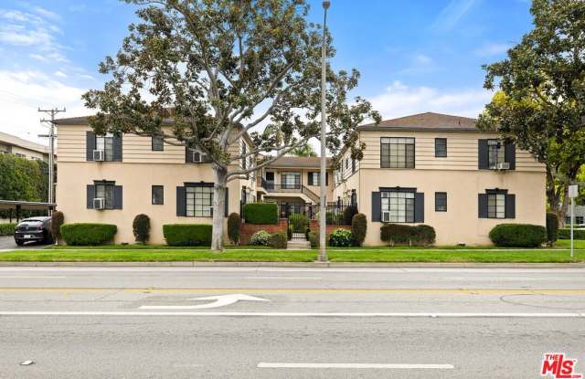 Photo of 9222 Beverly Blvd