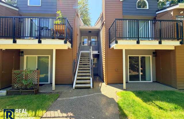 Saybrook Condo! 1 Bed/1 Bath with In-Unit Washer & Dryer & Covered Patio!