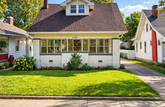 Charming 2-Bedroom Home with Hardwood Floors & Private Driveway!