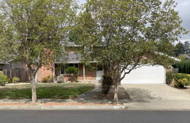 Photo of Nice 4 bedroom 2 bathroom home with sparkling pool. 1937 sq ft on Pleasant Hill Border