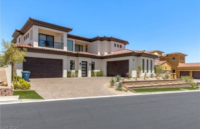 22 Via Siena Place