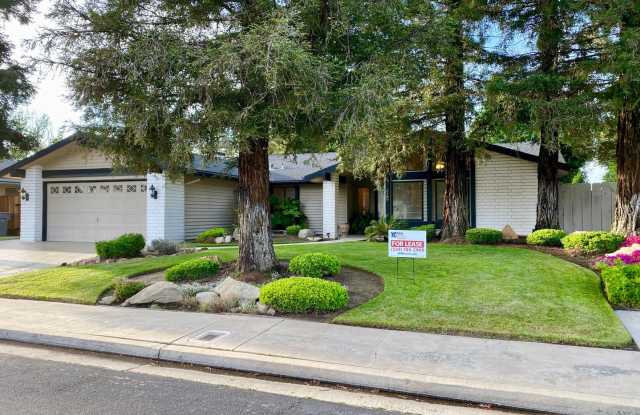 $2,250 Armstrong  Sierra, Beautiful 3 Bedroom Home - Vartikian Ave, Clovis