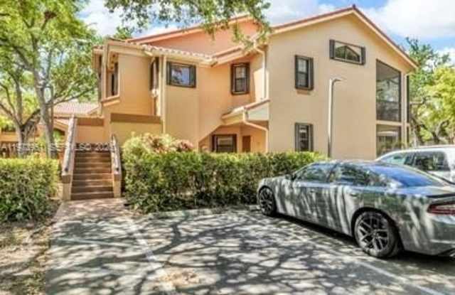 15533 N Miami Lakeway N