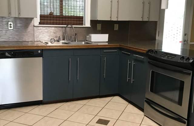 Beautiful 4 bed 2.5 Bath in Tanglewood Subdivision