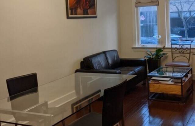 1422 W Diversey Parkway