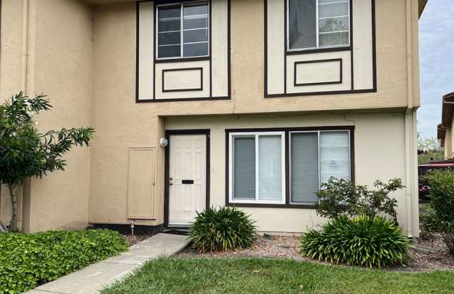 Beautiful 3Bd/1.5Ba Townhouse in a Highly Desirable Hayward Neighborhood!