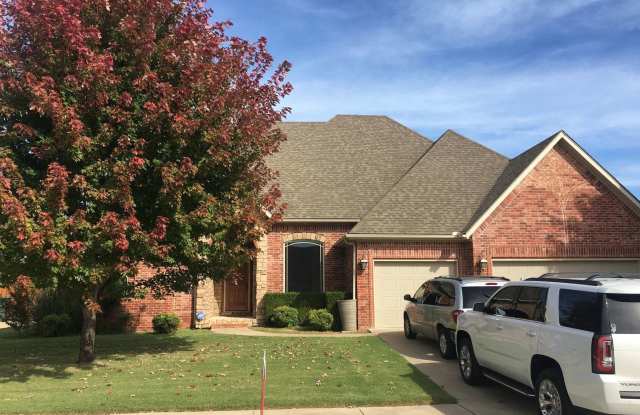 5 bedroom 3 bath home in Fayetteville photos photos