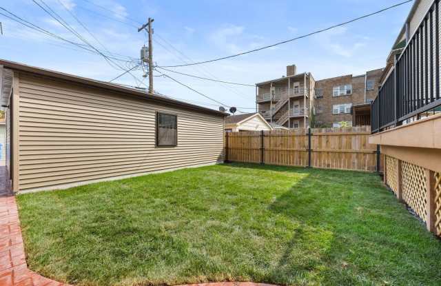 4437 N Whipple Street