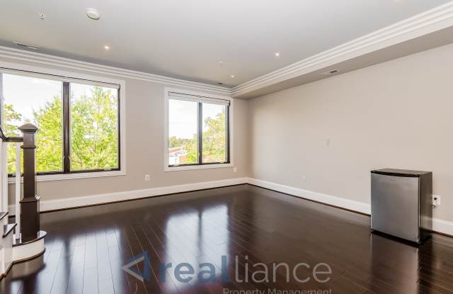 4527 Georgia Ave NW # 2