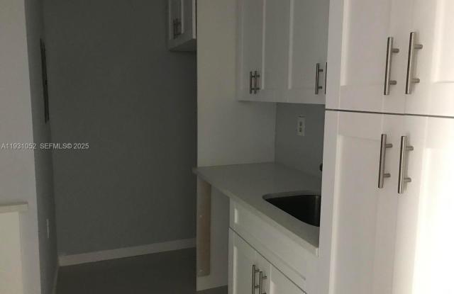 Photo of 1133 N Benoist Farms Rd