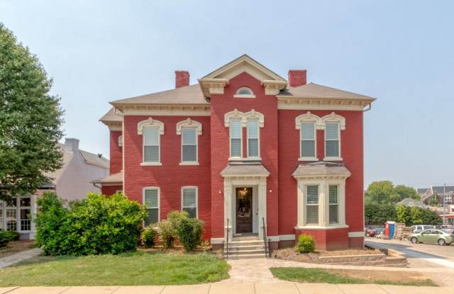 305 Main St