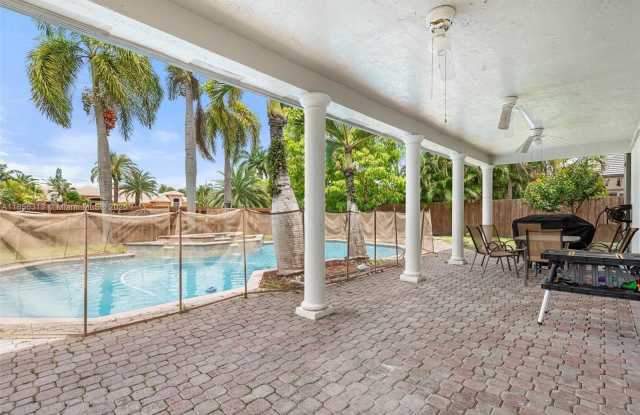 6669 W Segovia Cir W