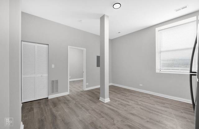 801 E Drexel Square Hyde Park Apartments